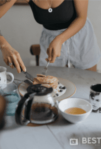 emma kemsley making pankcakes endometriosis diet wellbeing