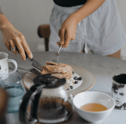 emma kemsley making pankcakes endometriosis diet wellbeing