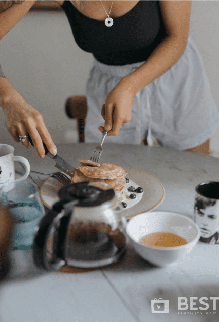 emma kemsley making pankcakes endometriosis diet wellbeing