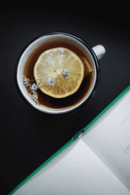 tea cup with lemon caffeine causing miscarriages