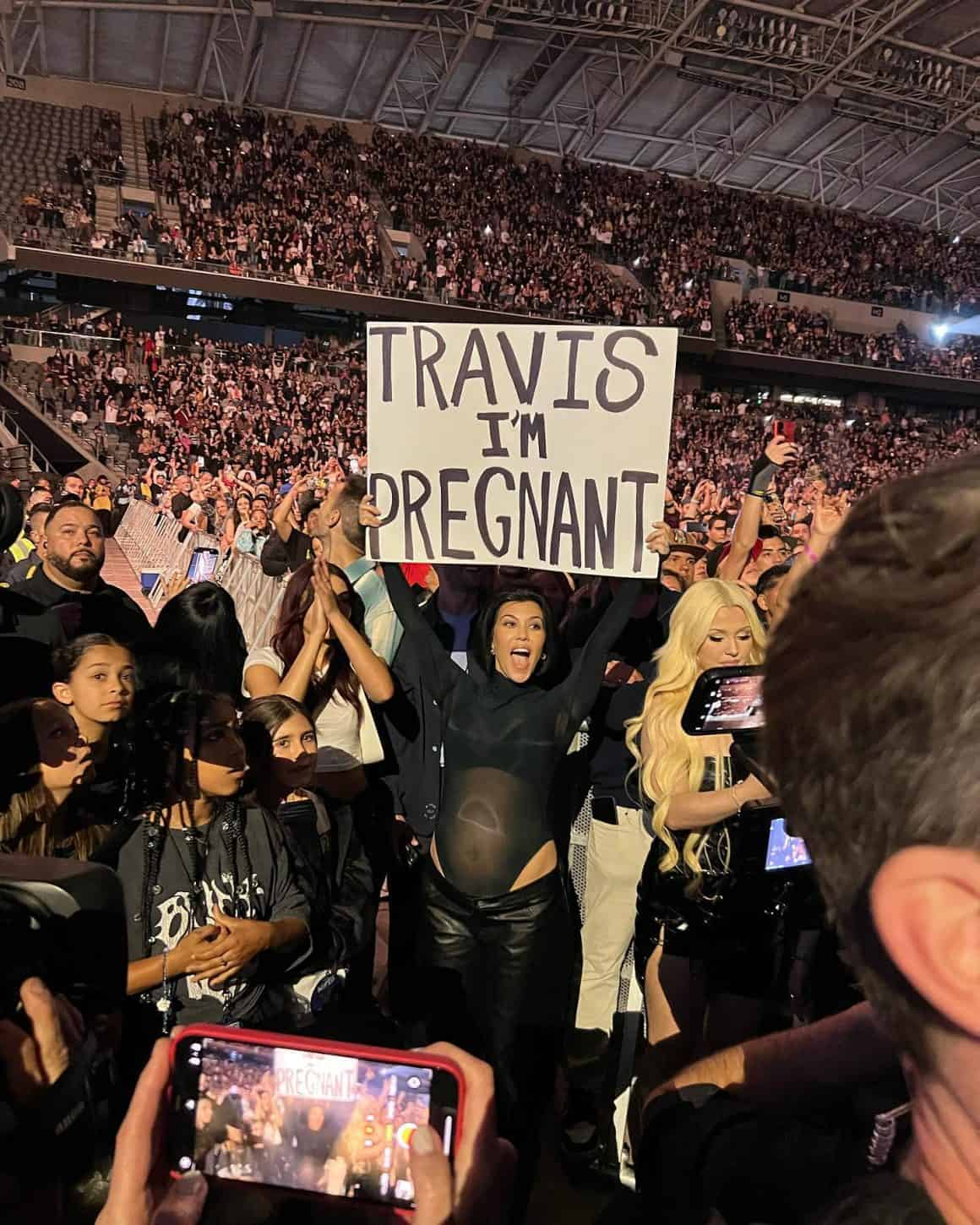 Pregnant Kourtney Kardashian baby bump with Travis 